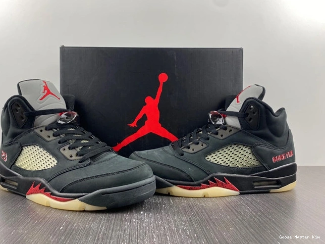 DR0092- 4001 Jordan SunProtective 5 Retro Off-Noir Gore-Tex 1028